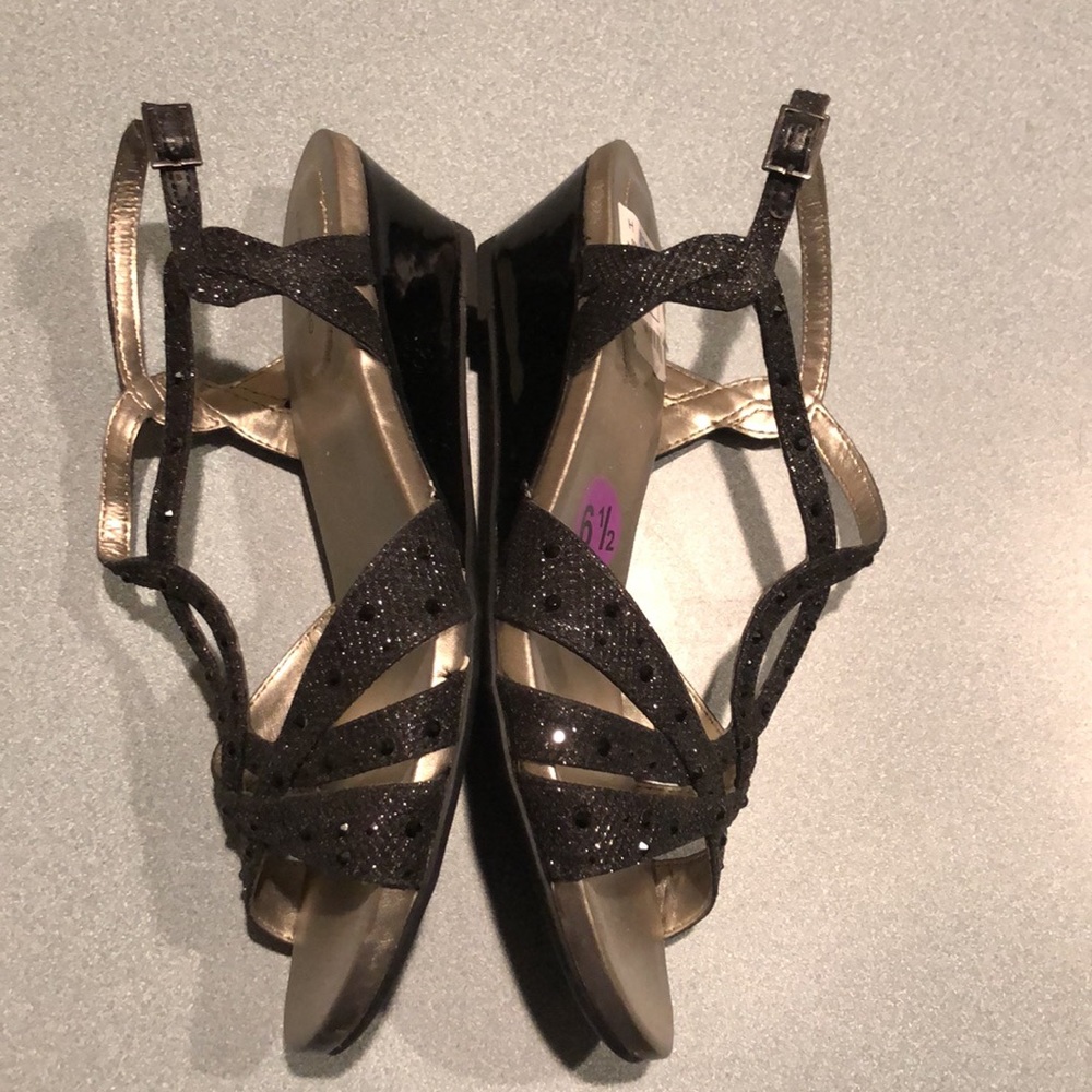Bandolino Wedge Sandals with Sparkles 6 1/2 - Picture 7 of 16